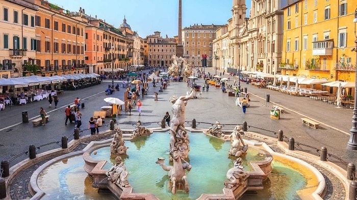 Quảng trường và đài phun nước Trevi, itali