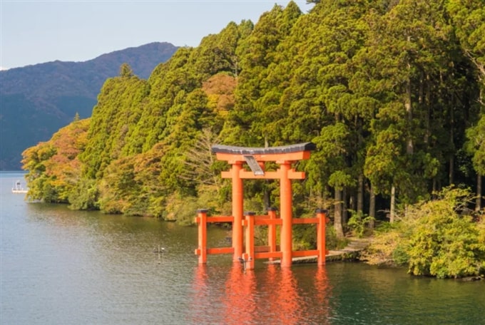 Ngắm Đền thờ Hakone nguy nga