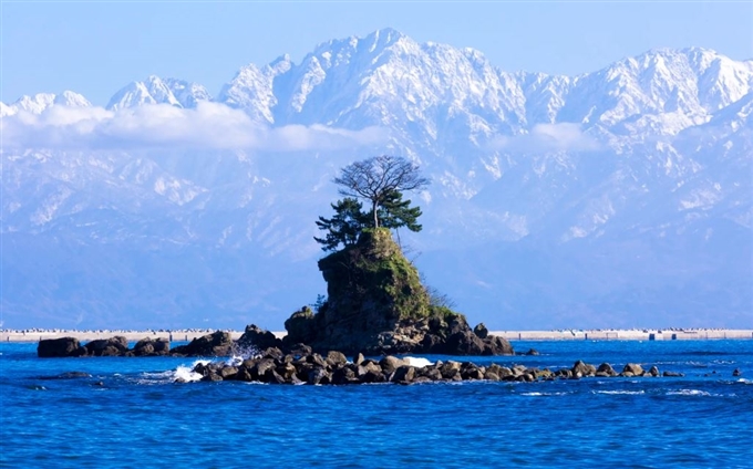 Bờ biển Amaharashi, Takaoka, Toyama, Nhật Bản