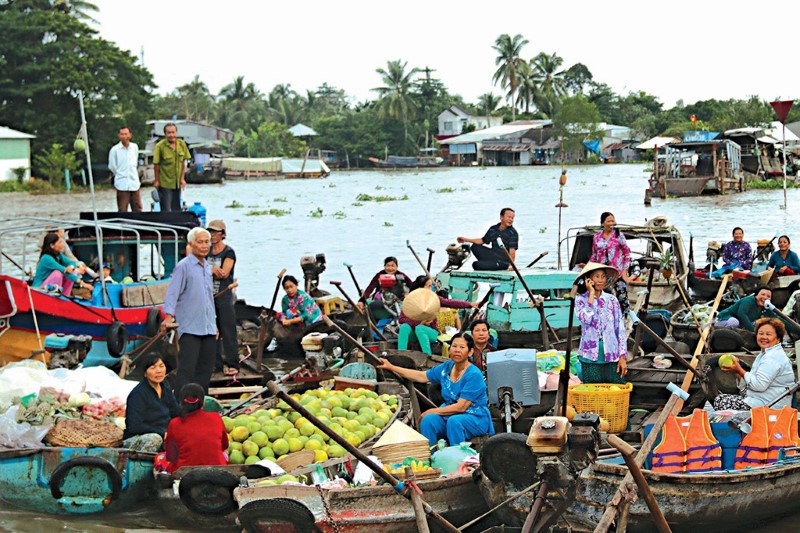 Chợ nổi Phong Điền