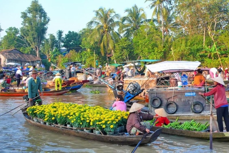 Chợ nổi Phong Điền