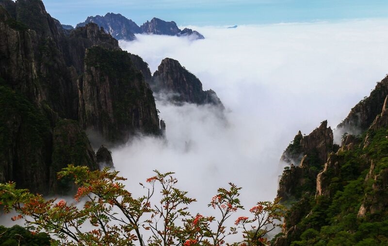 Ngọn núi được đặt theo tên của vị tổ tiên huyền thoại Trung Hoa - Hoàng Đế. 