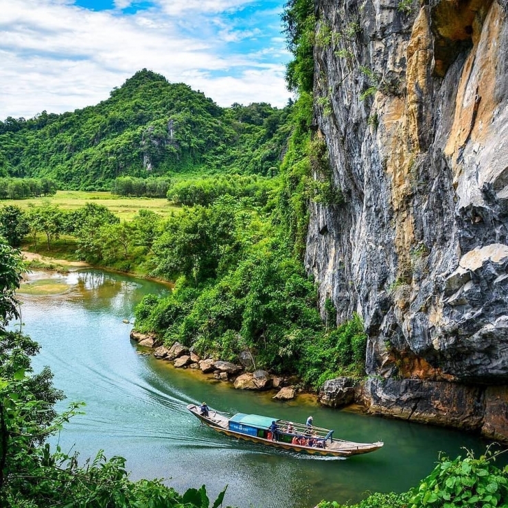 Tour Quảng Bình: Động Thiên Đường - Biển Nhật Lệ - Đồi Cát Quang Phú