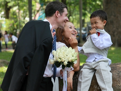 Hồ sơ xin cấp visa thăm thân cho người nước ngoài có vợ hoặc chồng người Việt